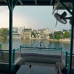 Nayee Haveli Hotel